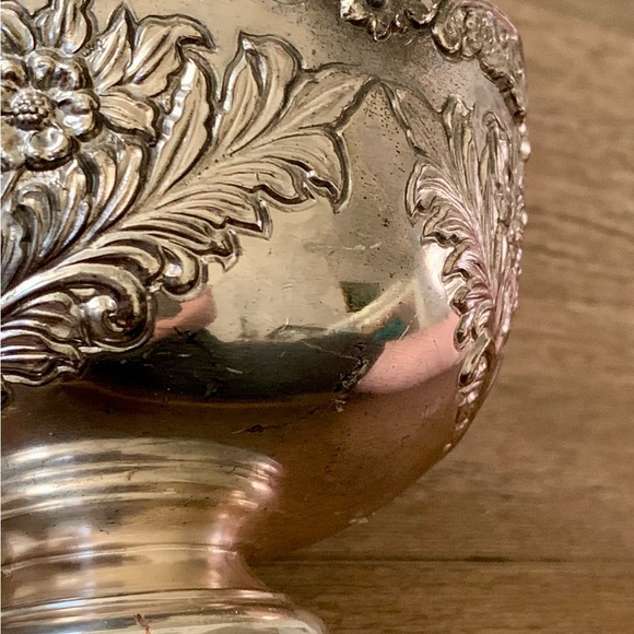 Vintage F.B. Rogers Silver Plate Ornate Floral Relief Pedestal Bowl - Picture 9 of 13